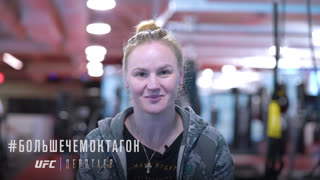 Валентина Шевченко читает письмо с фронта