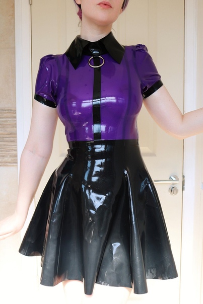Сисси в кожаном платье. Розовое лаковое платье. Sissy latex. Бондаж в латексном платье. Sissy latex.