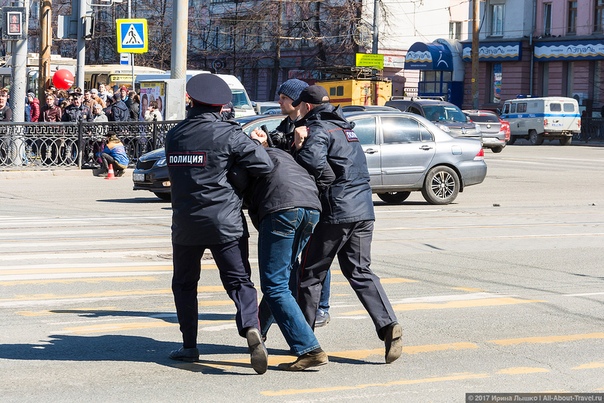 Студент из Техаса посчитал себя круче техасского рейнджера и напал на московского полицейского Студент Университета Северного Техаса в США напал на полицейского в Москве. В отношении мужчины