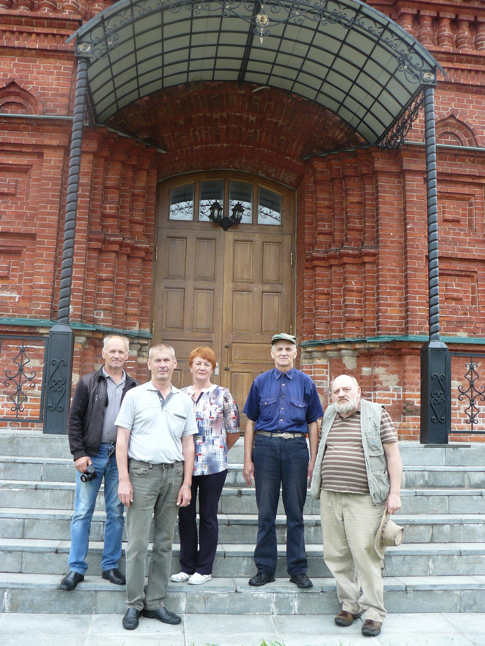 Художник и путешественники из Тверской области посетили Ширков погост